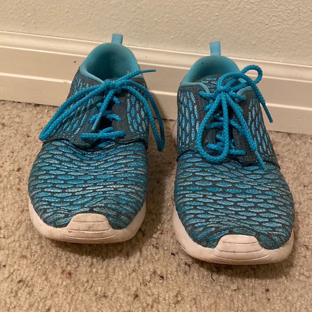 Nike womens roshes